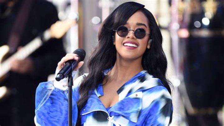 H.E.R. Reflects On Her Music Journey In MTV News’ ‘The Method’: ‘I’m Still Discovering All My Purposes’