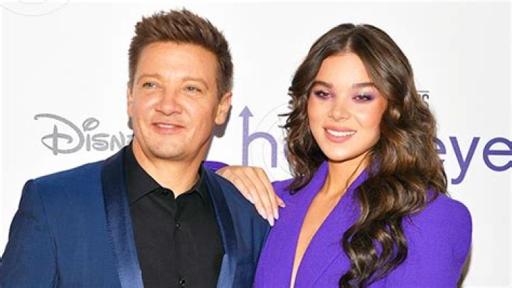 Hailee Steinfeld Talks Jeremy Renner’s Accident & Recovery – Hollywood Life