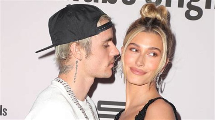 Hailey Baldwin Wears No Makeup In A Bathtub Pic Taken By Justin Bieber – Hollywood Life