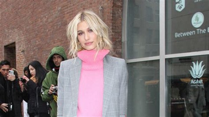 Hailey Bieber Rocks ‘Mean Girls’ Costume for Halloween 2023: Photos – Hollywood Life