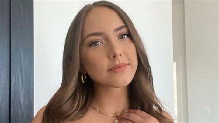 Hailie Scott Mathers, 24, Shows Off Her Abs In New At-Home Workout Video — Watch