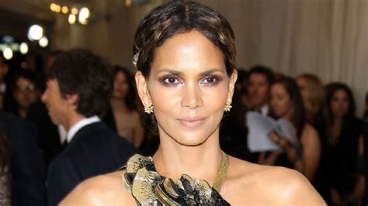 Halle Berry Loves JAY-Z’s Eric Benét Diss Track About Cheating Scandal – Hollywood Life
