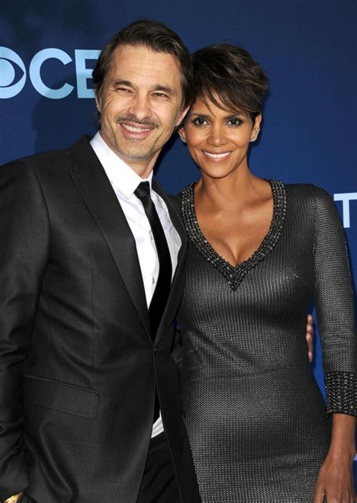 Halle Berry Reveals Her Very First Kiss Was With A Woman Who Showed Her ‘How To French Kiss’