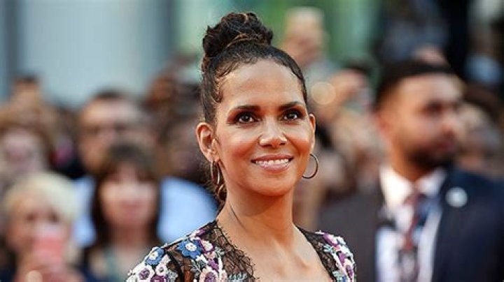 Halle Berry’s Nude Shower Selfie: Photo – Hollywood Life