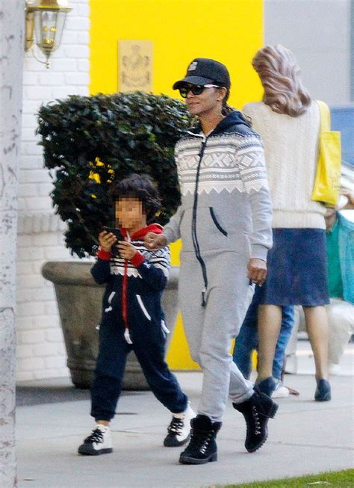 Halle Berry’s Son Maceo Celebrates 8th Birthday: Photo – Hollywood Life