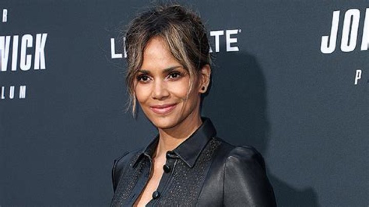 Halle Berry Sports T-Shirt & Boxer Shorts In New Instagram Pic – Hollywood Life