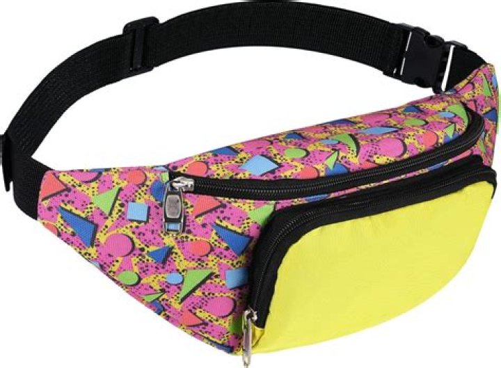 Halsey, Khloe Kardashian & More Stars Who Are Owning The Retro Fanny Pack Craze