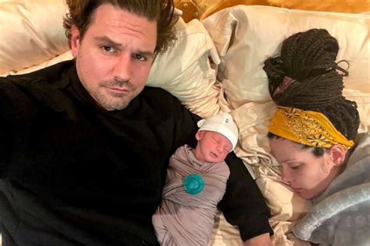 Halsey Shares First Baby Pic Of Son Ender Ridley – Hollywood Life