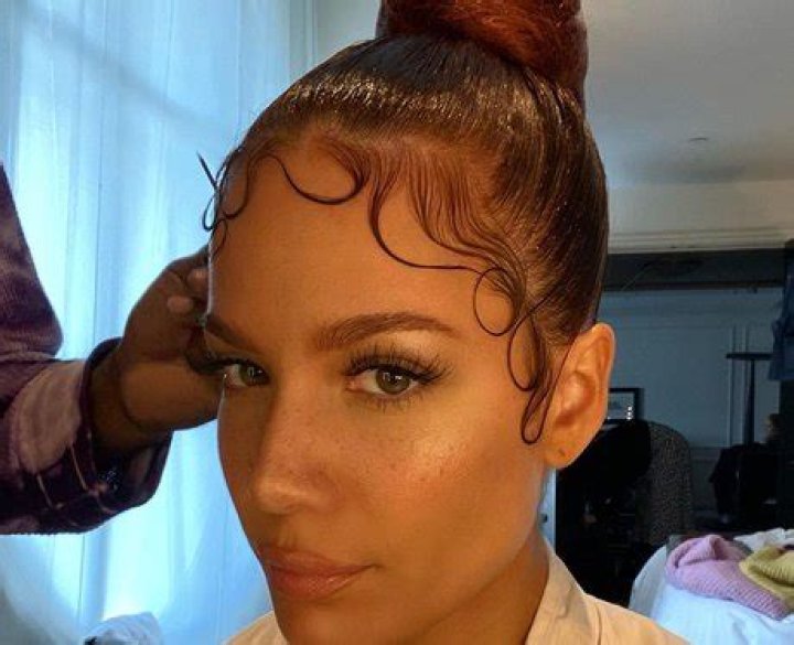 Halsey Shows Off Her Freckles In Stunning Makeup-Free Selfie & Pigtails – See Pic