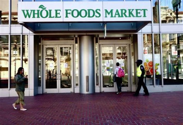 Hannah Hausman Finds ‘Closure’ In ‘whole foods parking lot’ Video – Hollywood Life