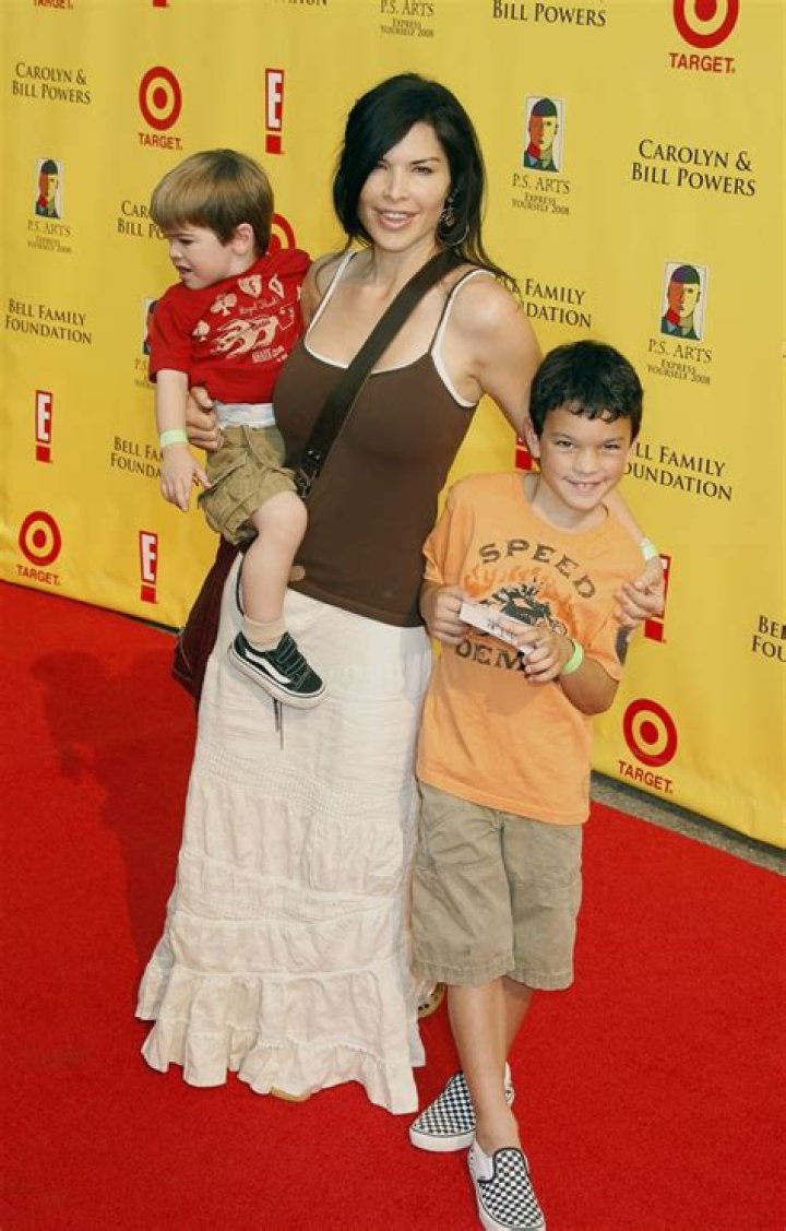 Happy As Single Mom – Hollywood Life