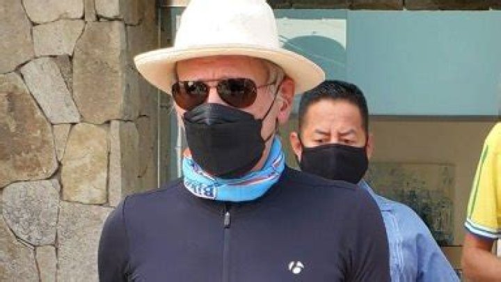 Harrison Shows Off Arm Muscles In Tight Shirt During Bike Ride — Pics – Hollywood Life