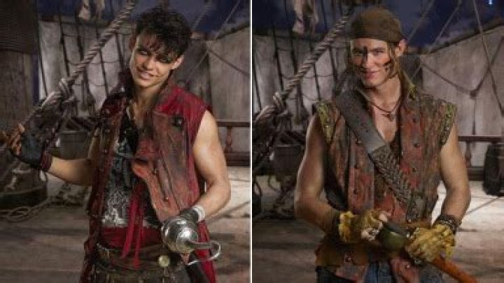 Harry & Gil Kiss Scene Not Cut From Movie — Details – Hollywood Life