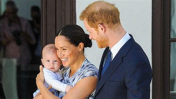 Harry & Meghan’s Kids Missing From Queen Birthday Tribute: Photo – Hollywood Life