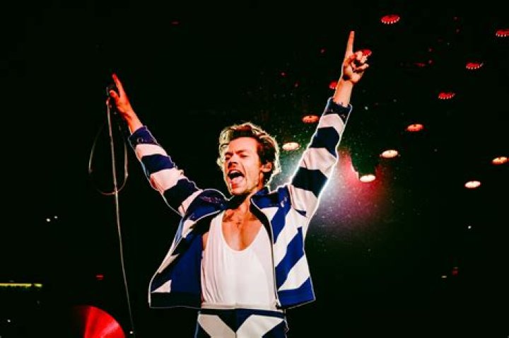 Harry Styles 2022 Coachella Performance: Photos – Hollywood Life