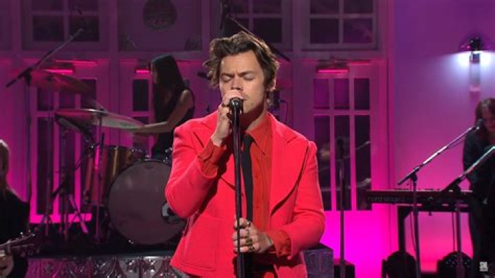Harry Styles Debuts New Song ‘Watermelon Sugar’ During ‘Saturday Night Live’ Performance