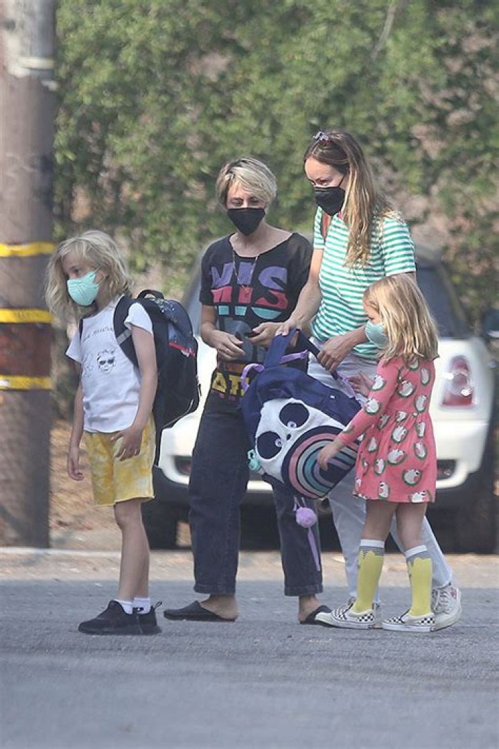 Harry Styles Helping Olivia Wilde’s Kids Halloween Costumes: Exclusive – Hollywood Life