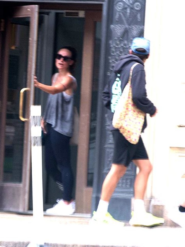 Harry Styles & Olivia Wilde At Gym & Strolling Around NYC: Photos – Hollywood Life