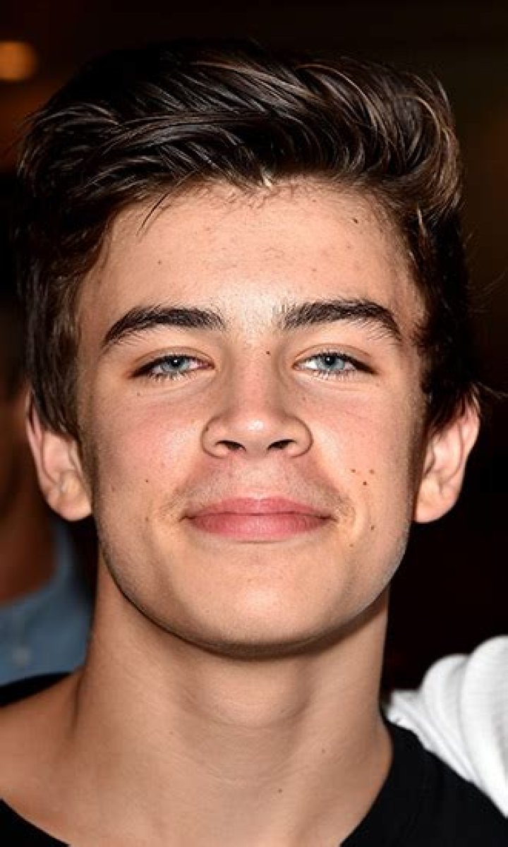 Hayes Grier Celebrity Profile – Hollywood Life