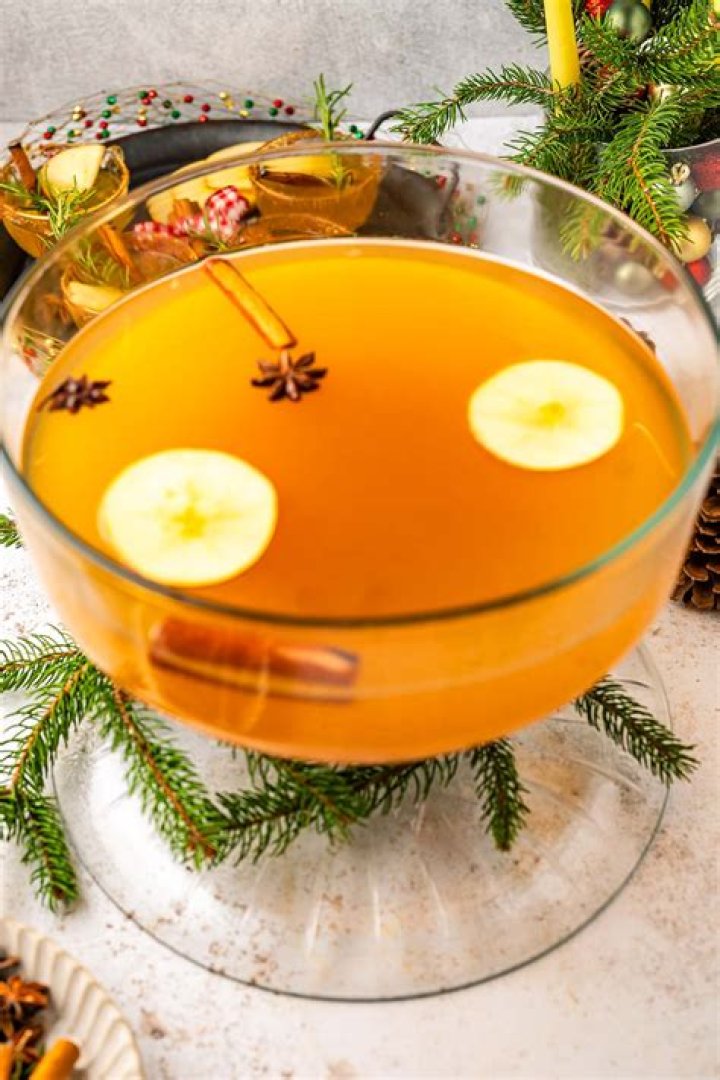 Haylie Duff Shares Her Crowd-Pleasing Holiday Hot Punch Recipe For Christmas Festivities