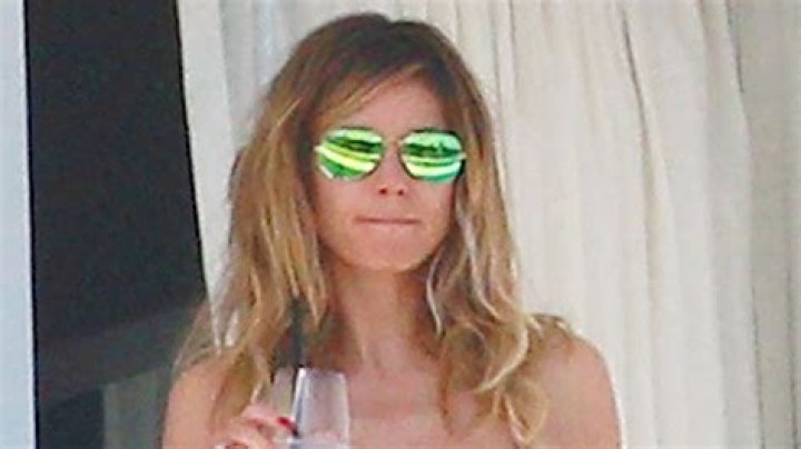 Heidi Klum Goes Topless & Wears Bikini Bottoms On Vacation – Hollywood Life