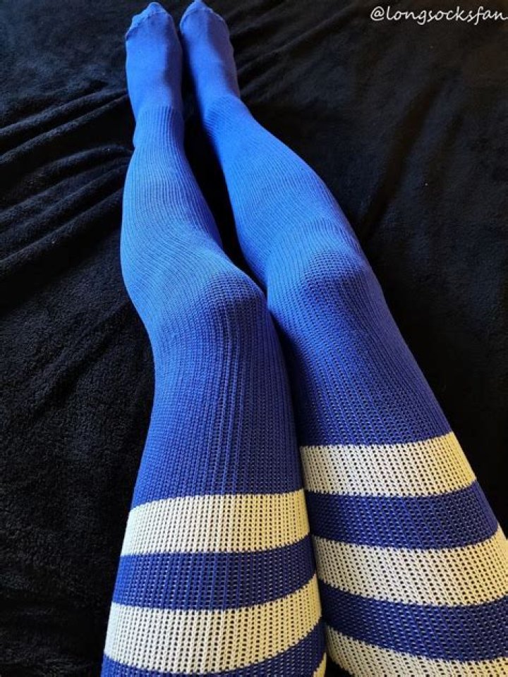 Heidi Klum Poses In Sexy Thigh-High Stockings: Photos – Hollywood Life