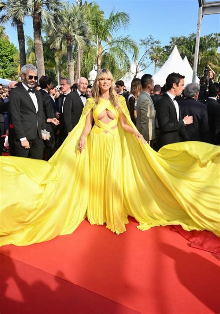 Heidi Klum Rocks Incredibly Sexy Yellow Dress With Cutouts Up The Entire Side