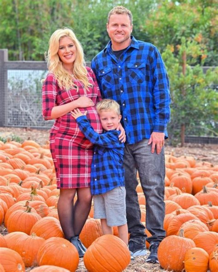 Heidi Montag & Spencer Pratt Kiss At Pumpkin Patch With Son Gunner – Hollywood Life