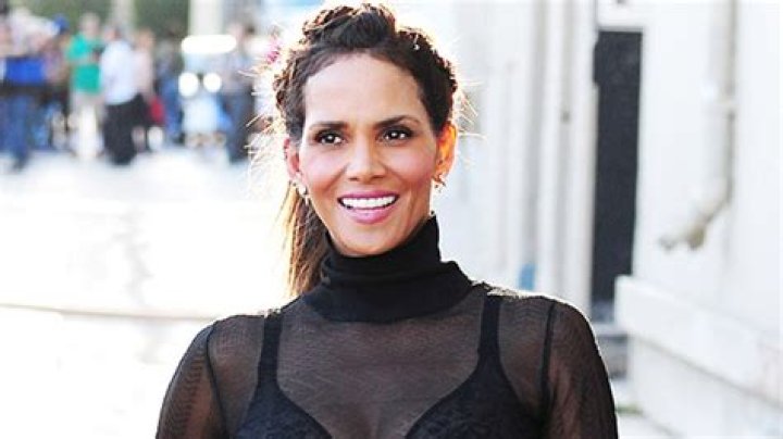 Her Exercises – Hollywood Life
