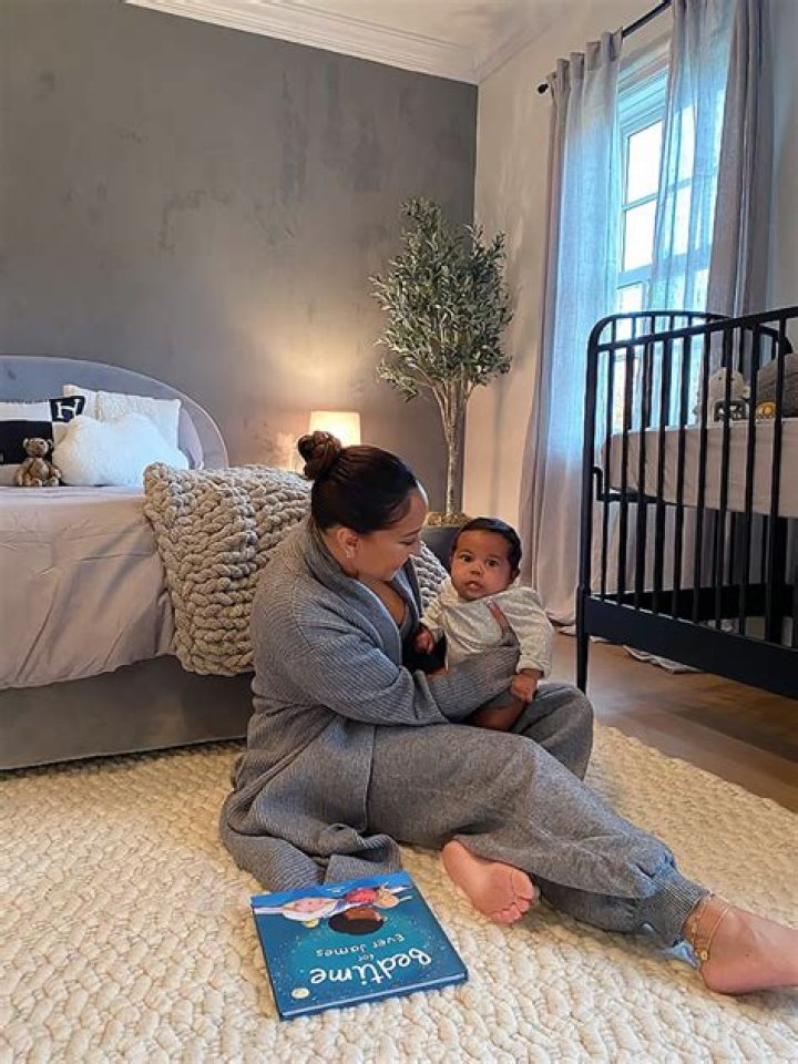 Her Motherhood Moments – Hollywood Life