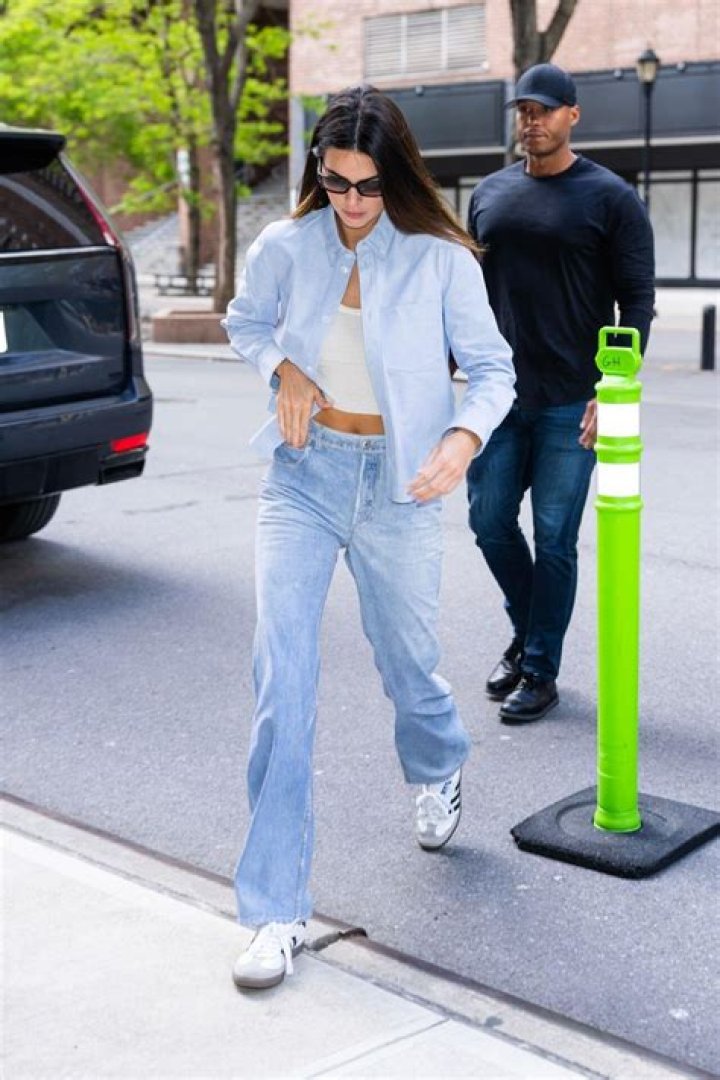 Here’s A More Affordable Version Of Kylie Jenner’s $1500 Baggy Jeans – Hollywood Life
