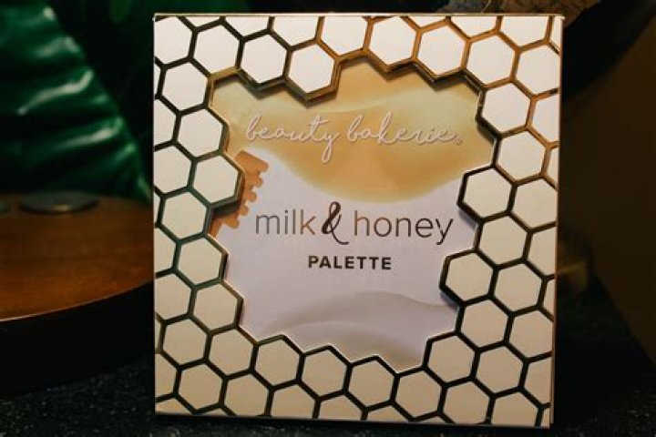 Highest-Rated Milk Honey Highlighting Palette of 2024 – Hollywood Life Reviews – Hollywood Life