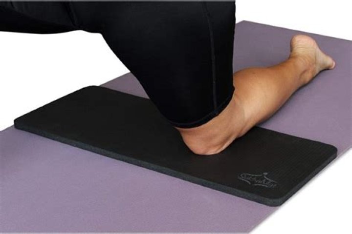 Highest-Rated Yoga Knee Pads of 2024 – Hollywood Life Reviews – Hollywood Life
