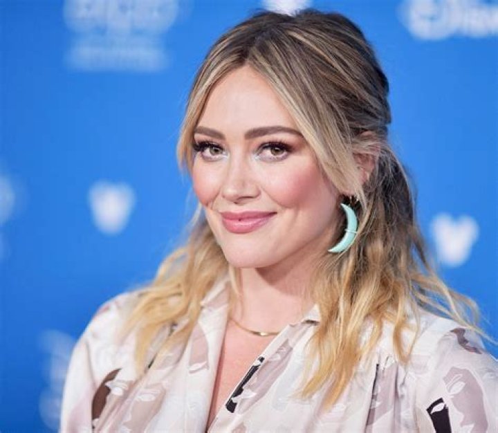Hilary Duff ‘Proud Of My Body’ As She Poses Nude On ‘Women’s Health’ – Hollywood Life