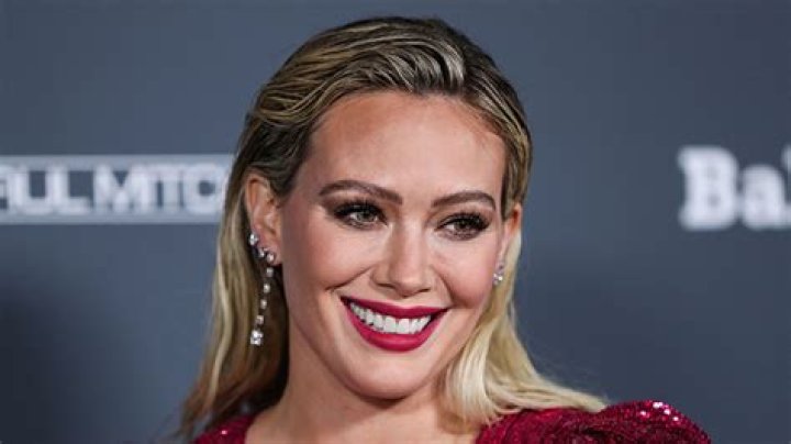 Hilary Duff’s Favorite Facial Exfoliator Buffs Dead Skin Cells – Hollywood Life