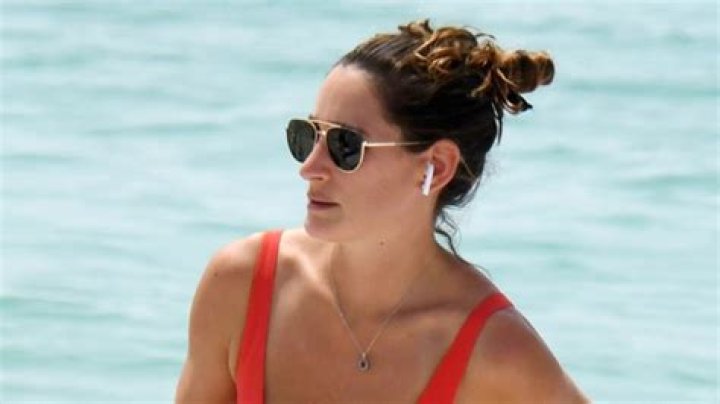 Hit Cannes Beach – Hollywood Life