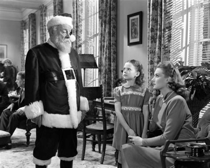 ‘Home Alone’ & More Holiday Faves – Hollywood Life