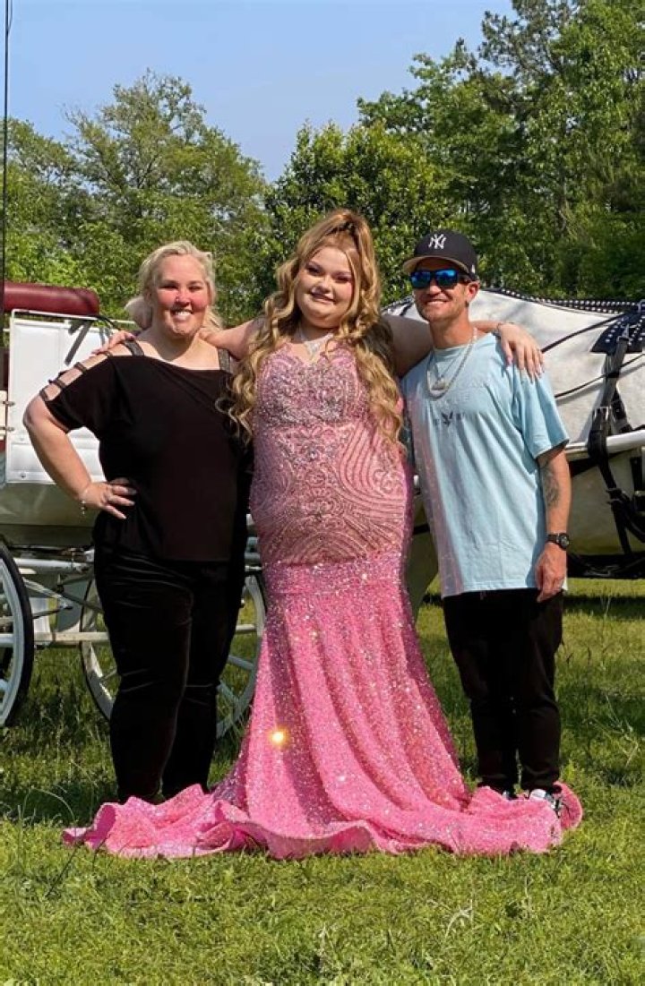 Honey Boo Boo, 16, Smiles As She Holds Hands With BF Dralin Carswell, 20, In New Photos