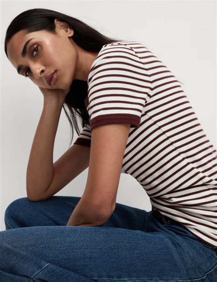 Hottest Striped T-Shirts in 2023 – Hollywood Life Reviews – Hollywood Life