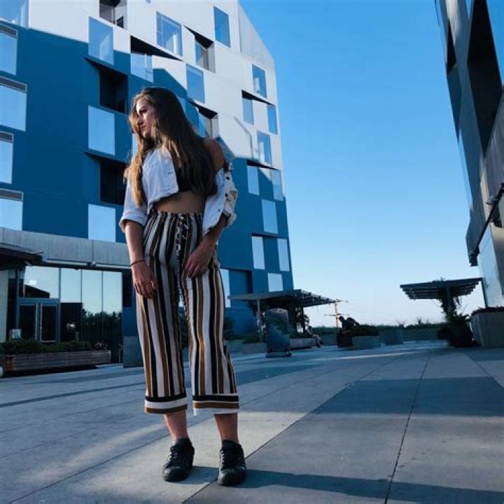 Hottest Women’s Striped Pants of 2023 – Hollywood Life Reviews – Hollywood Life