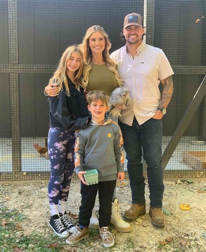 How Christina El Moussa Got Her Amazing, Flat Abs After 2 Kids – Her Fav Workout