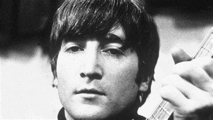 How Did John Lennon Die? Facts About Beatles’ Legend’s Murder In 1980 – Hollywood Life
