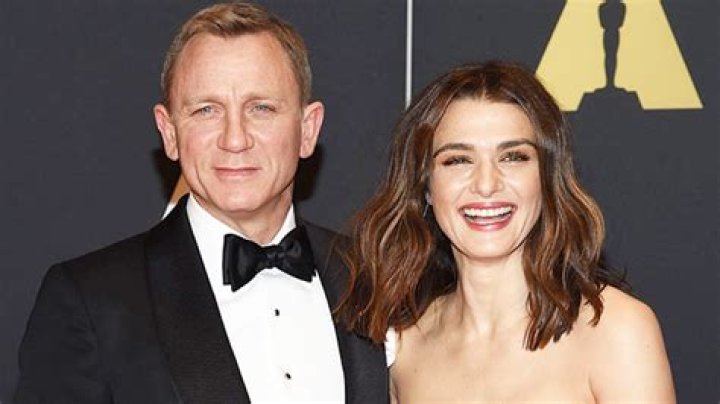 How Did Rachel Weisz Get Pregnant At 48? Expert Explains – Hollywood Life