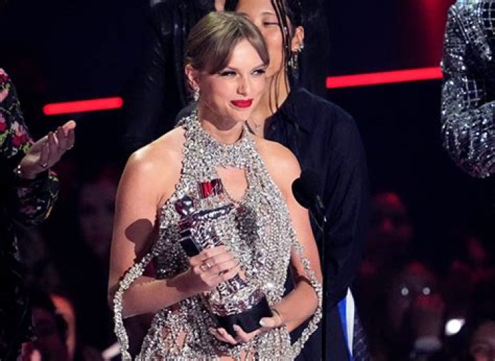 How Many VMA Awards Does Taylor Swift Have? – Hollywood Life