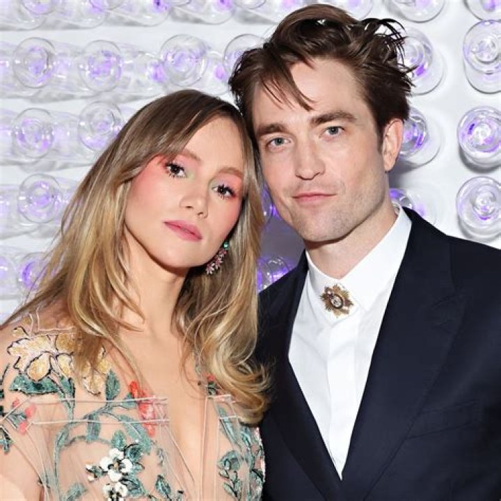 How Robert Pattinson & GF Suki Waterhouse Will Celebrate His 34th Birthday In Quarantine