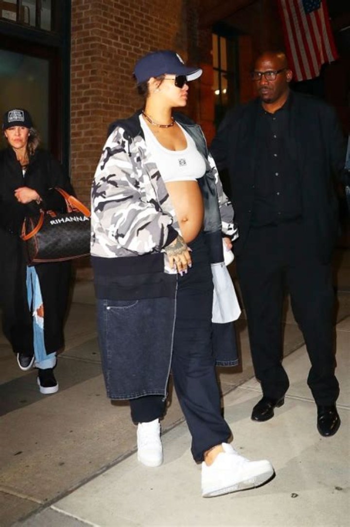 How She Dressed Through Her Pregnancy – Hollywood Life