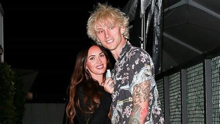 How She’s Helping Machine Gun Kelly After His Dad’s Death – Hollywood Life