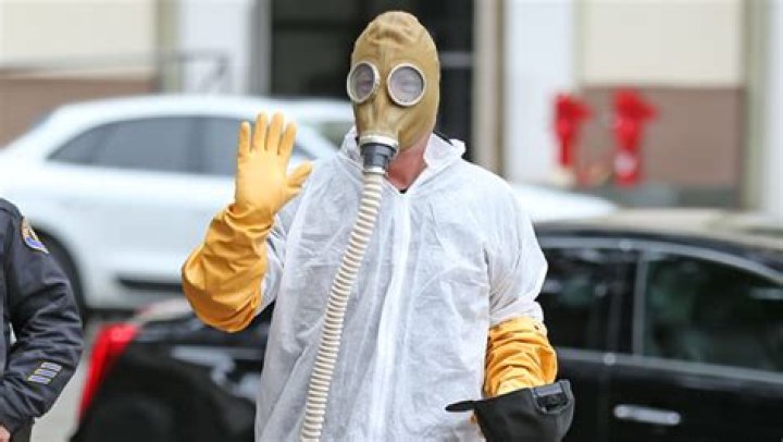 Howie Mandel Wears Hazmat Suit & Gas Mask To ‘AGT’ Amid Coronavirus – Hollywood Life