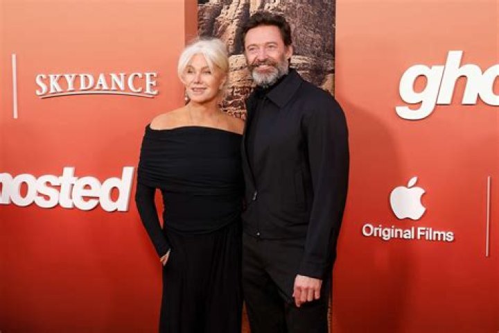 Hugh Jackman & Wife Deborra-Lee Furness Go For NYC Walk: Photos – Hollywood Life