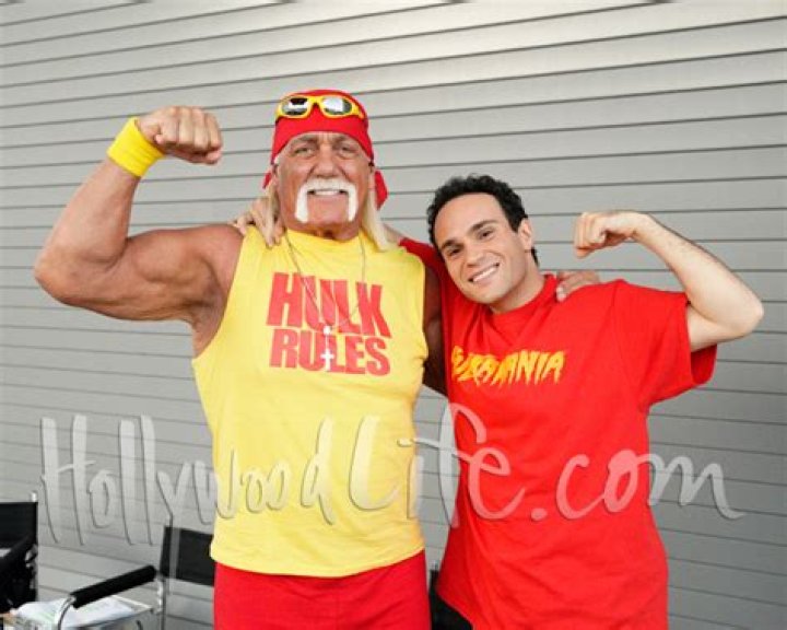 Hulk Hogan Guest Stars In First Look Photos – Hollywood Life